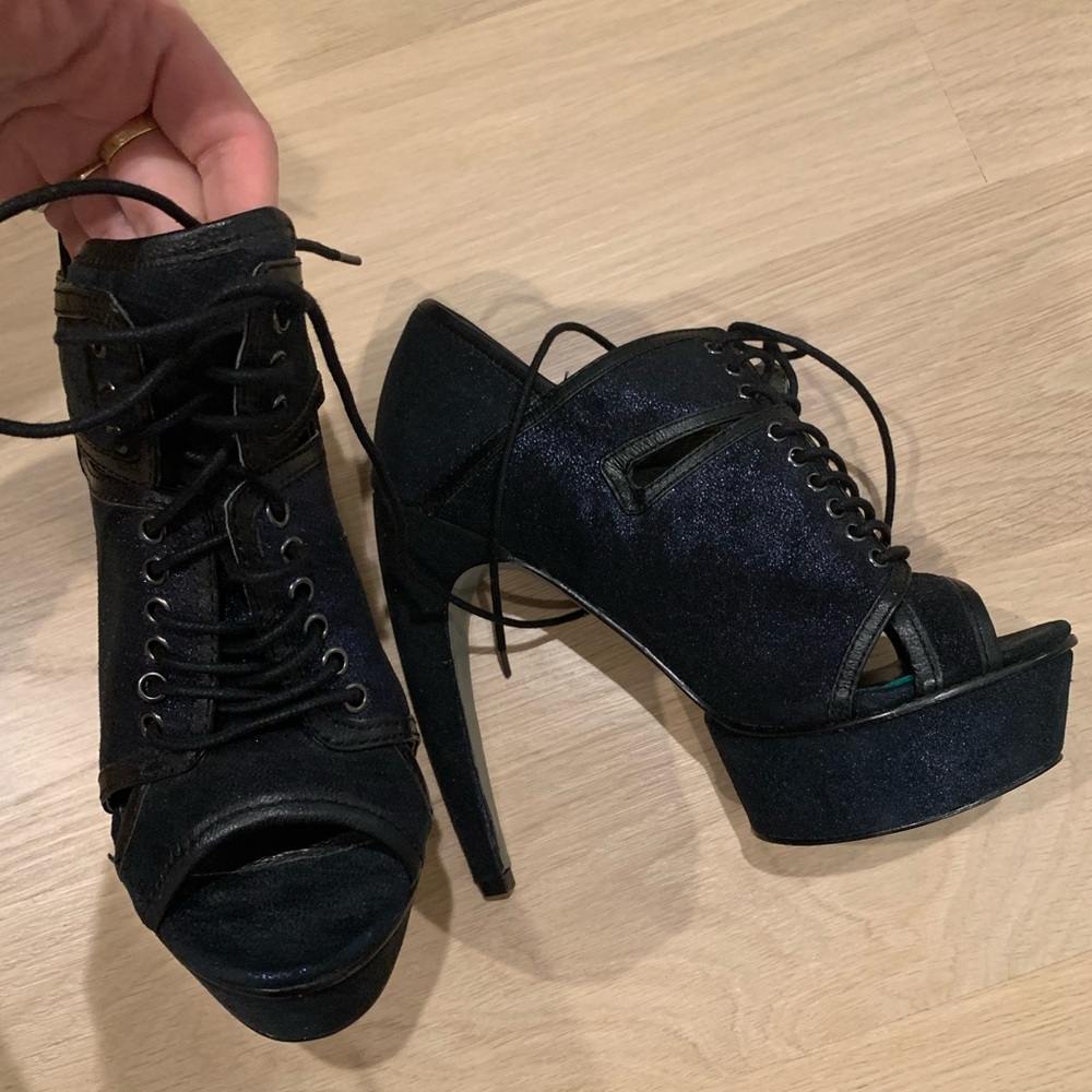 Grey City Sparkly Navy Heels (Black Lining)